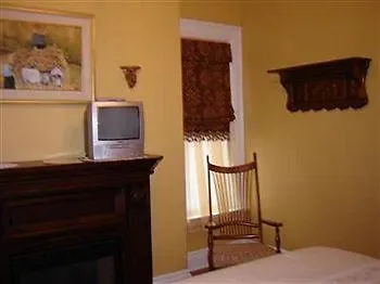 Bed & Breakfast Redwood Bed And Breakfast Niagara Falls